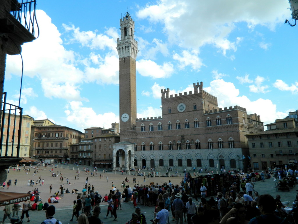 Il Campo (the main square),  with town hall and bell tower, Siena.